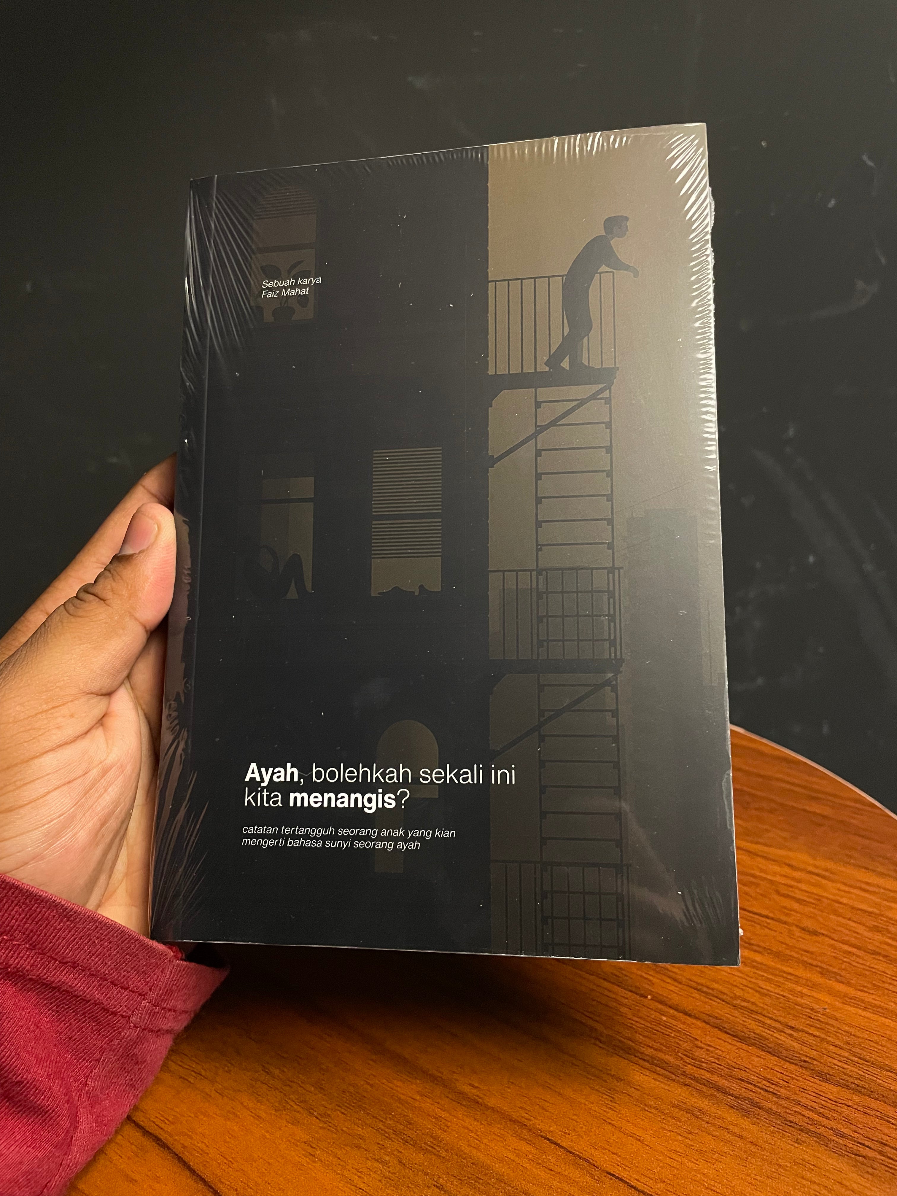 Ayah, bolehkah Sekali ini Kita Menangis?